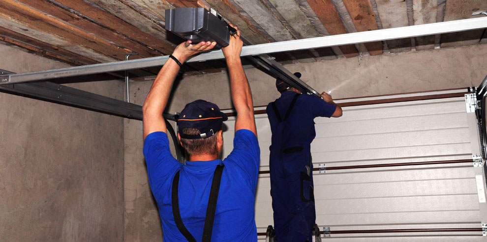 Garage Door Technician Fairport NY